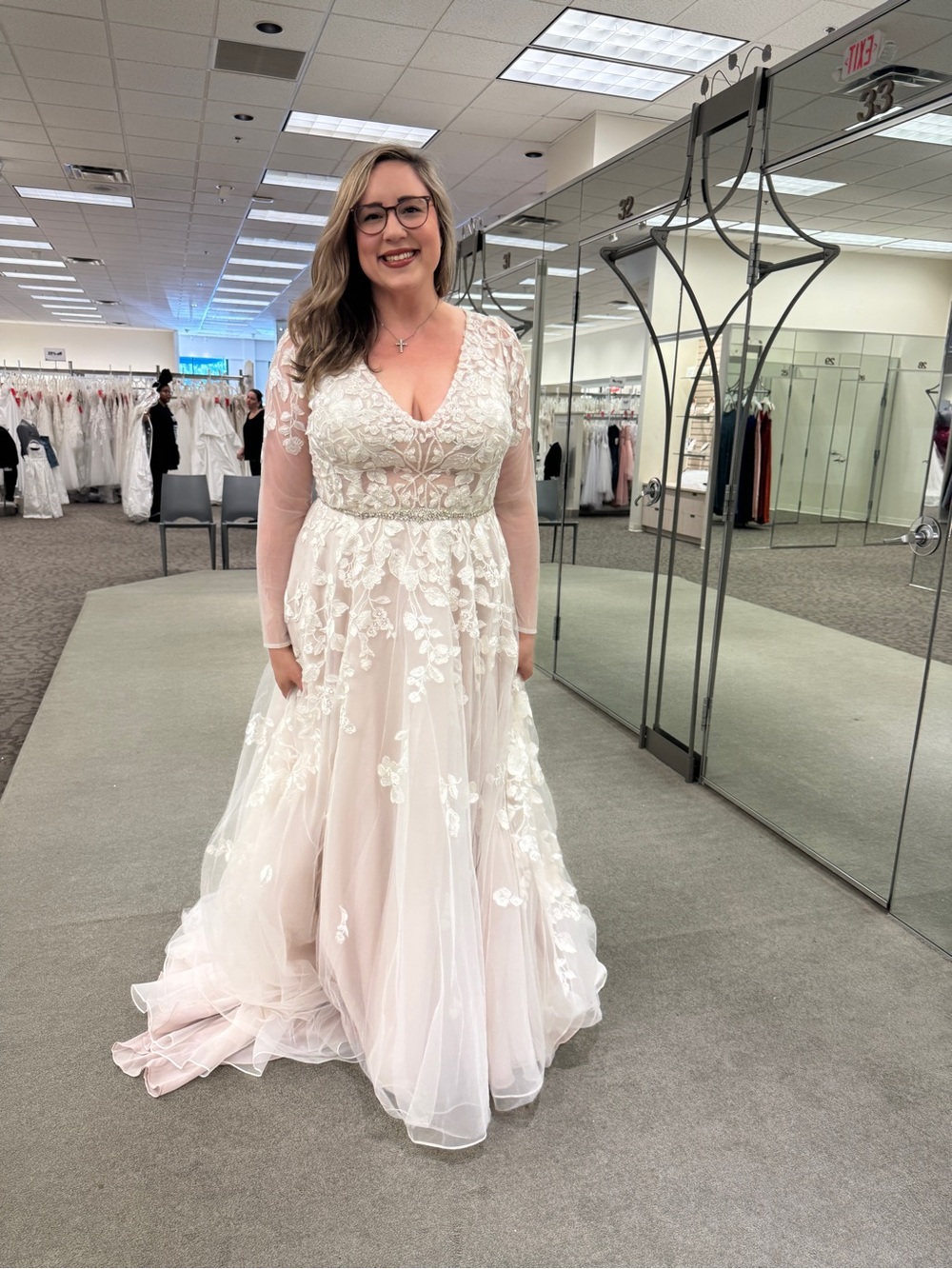Long Sleeve Plunging Plus Size Wedding Dress
STYLE# AI26310073 David’s Bridal - Picture 6 of 7